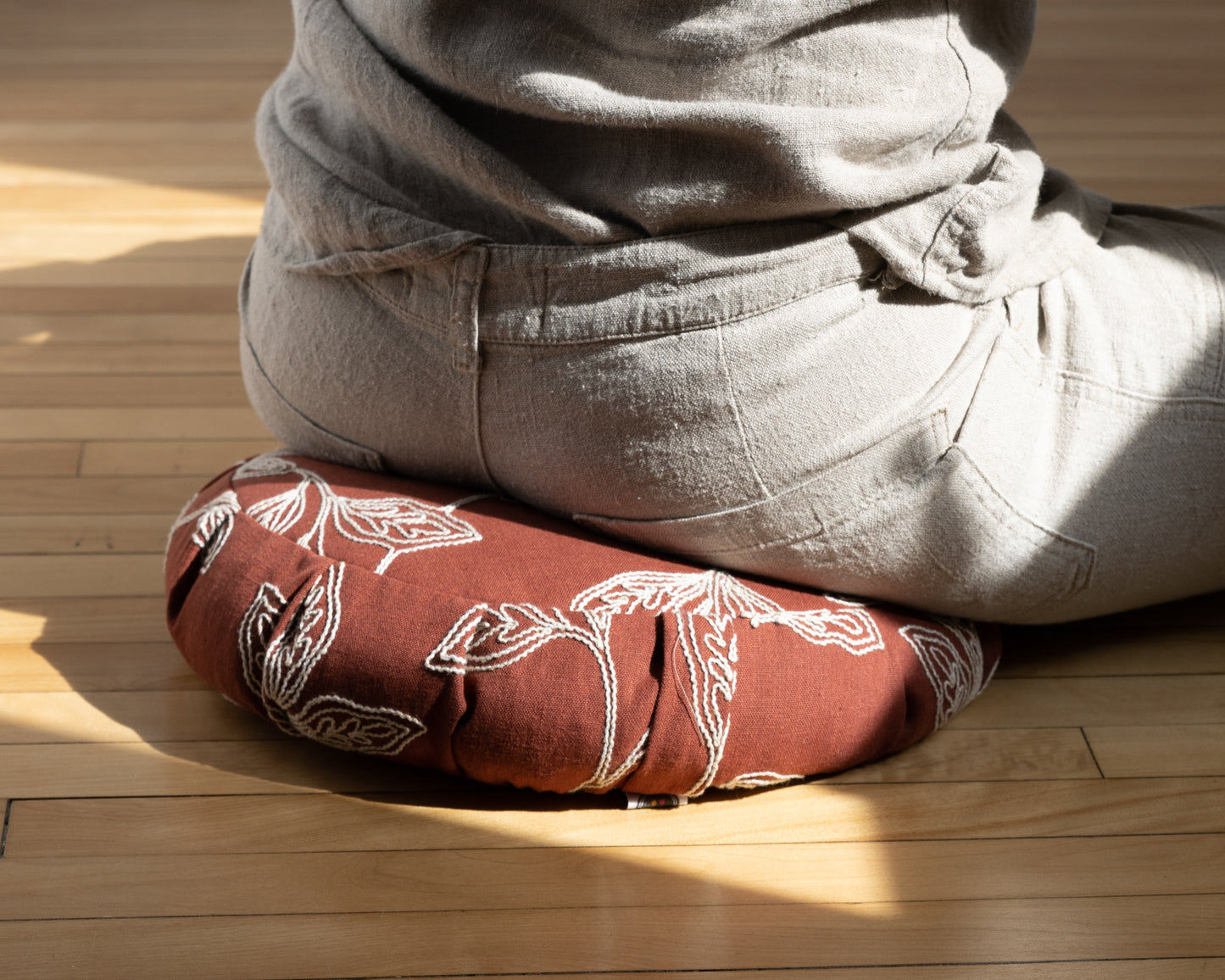 Coussin fleur de magnolia rond - méditation