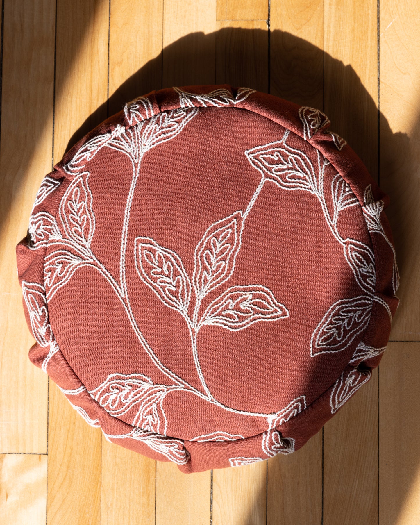 Coussin fleur de magnolia rond - méditation